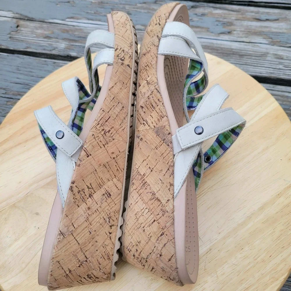 Crocs A-Leigh Women 9 US Cork Wedge Sandals Strappy Cream Neutral Open Toe Plaid